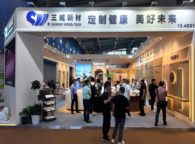 GA黄金甲体育官方网站新材参展第57届中国家博会 2026年3月GA黄金甲体育官方网站新材参展第57届中国家博会期间的展台人流涌动的情形